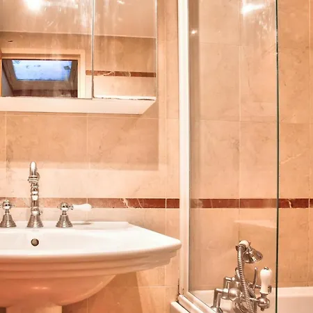 Tour Eiffel Sevres - Babylone 4 * Paris